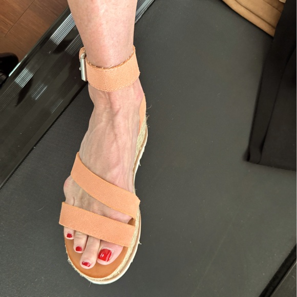 Dolce Vita Platform Wedges, 6, Peach colored Suede, Buckle Strap, NWOT - Picture 2 of 7